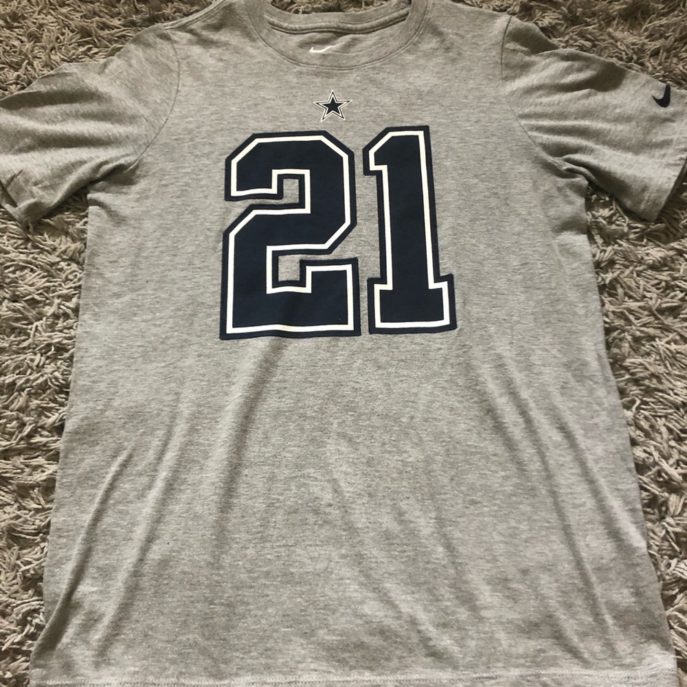 A Nike sports t-shirt 👌🏼.